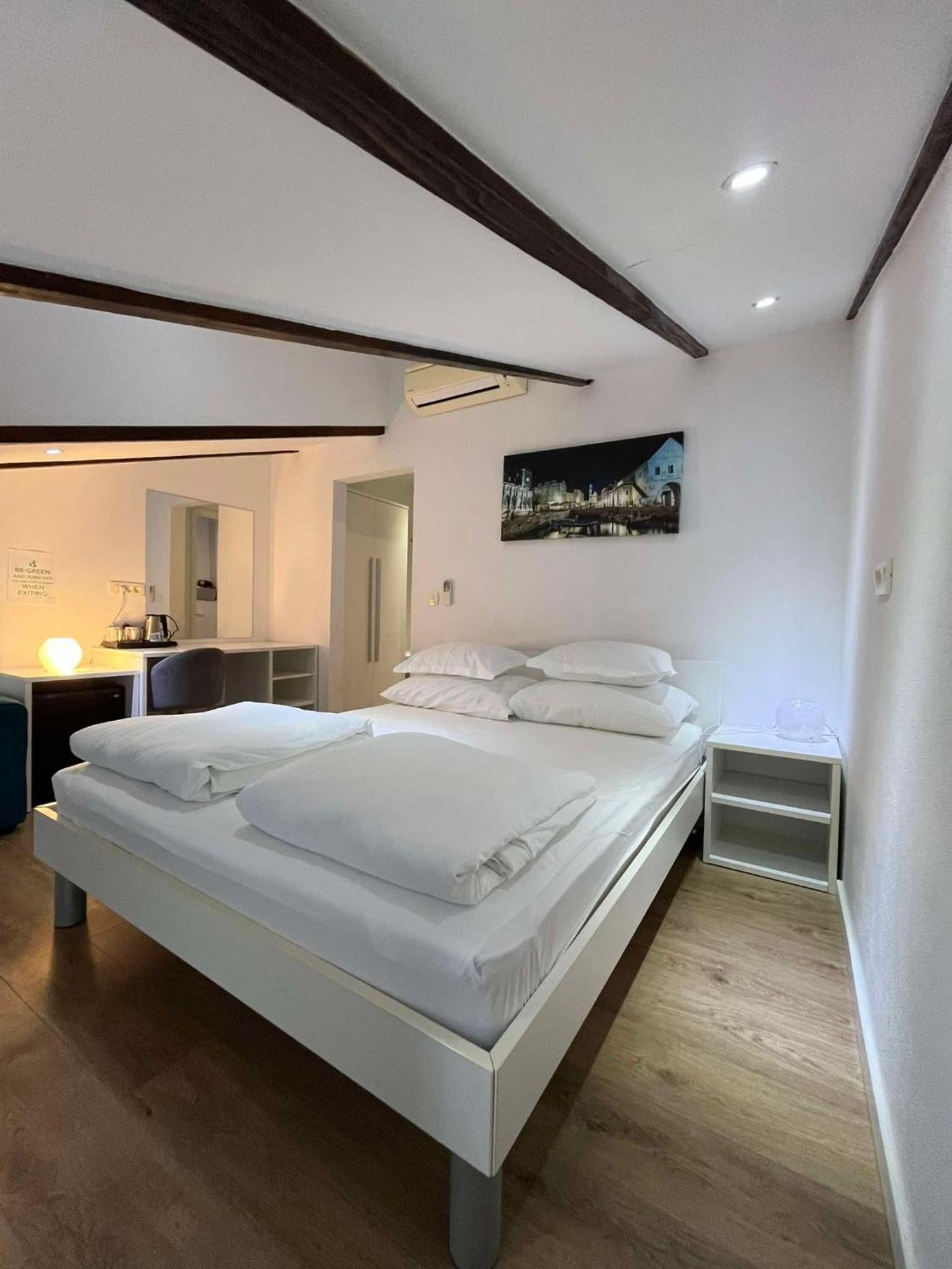 Bed and Breakfast Dela à Hvar Town Extérieur photo